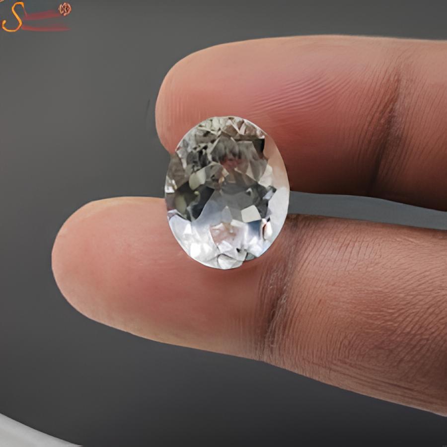 Does White Topaz Looks Like a Diamond?