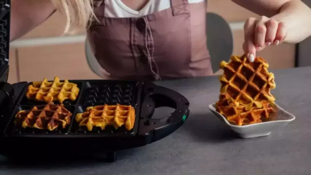 Machine for Making Thin, Waffle-Like Cookies