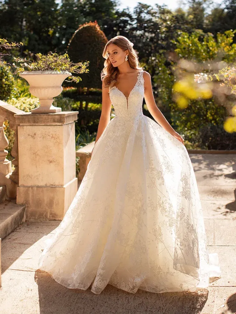 Sleeveless Ball Gown made of Light Fabric