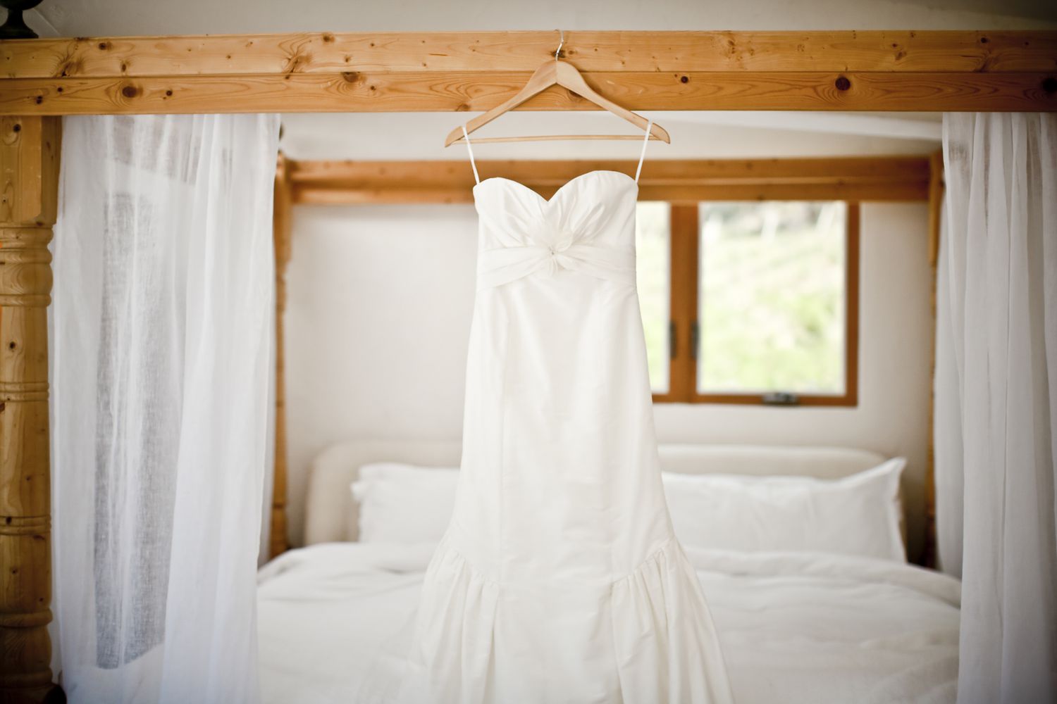 The Ultimate Guide to Using a Wedding Dress Steamer GigWise