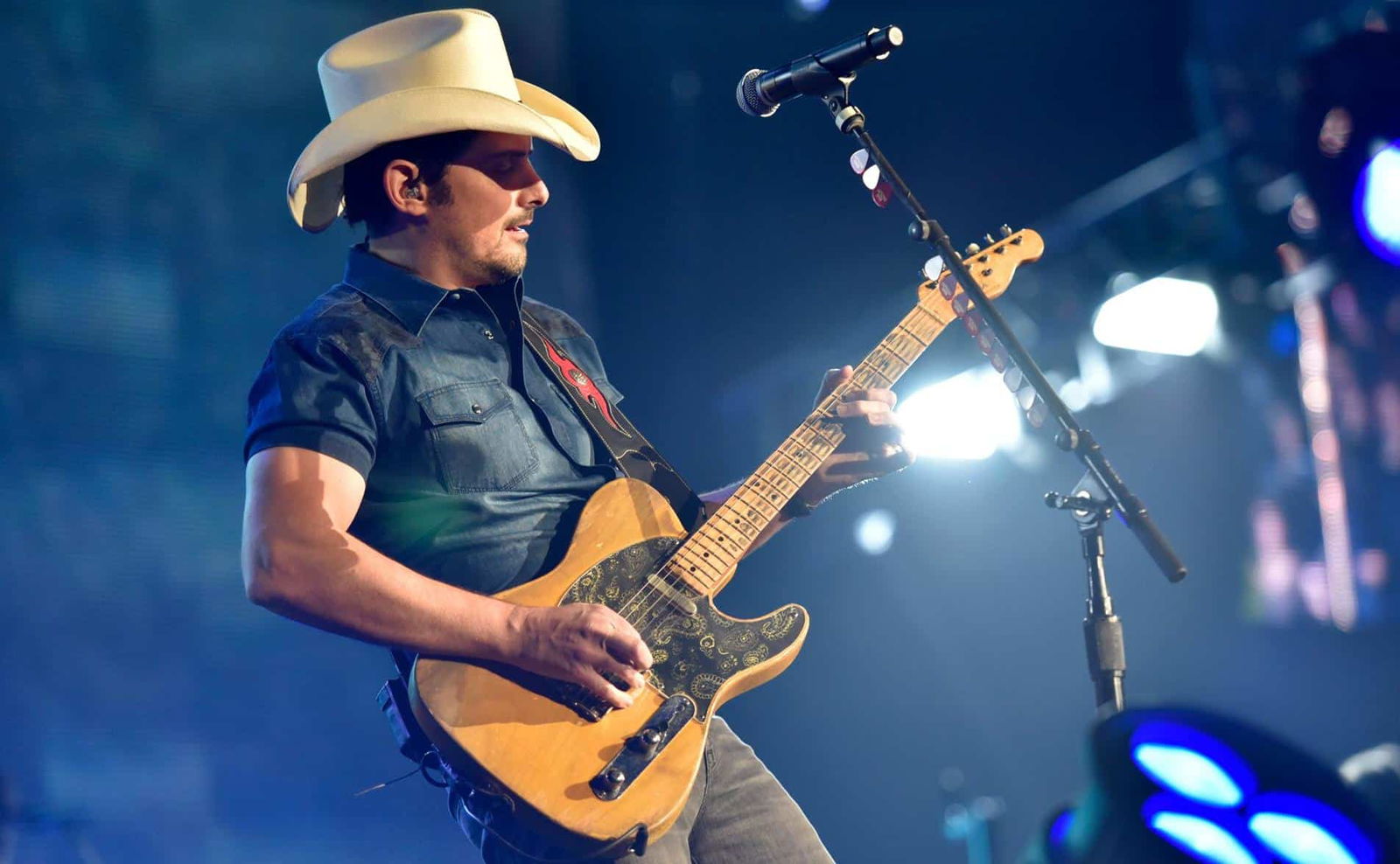 Brad_Paisley_-_Glen_Dale_West_Virginia_Nashville-based_career