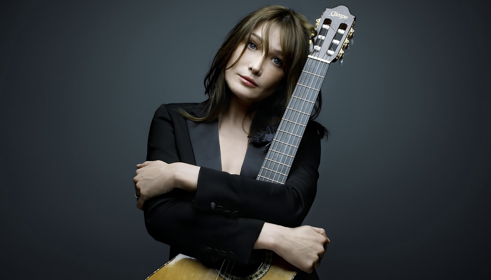 Carla_Bruni_From_Runway_to_Recording_Studio