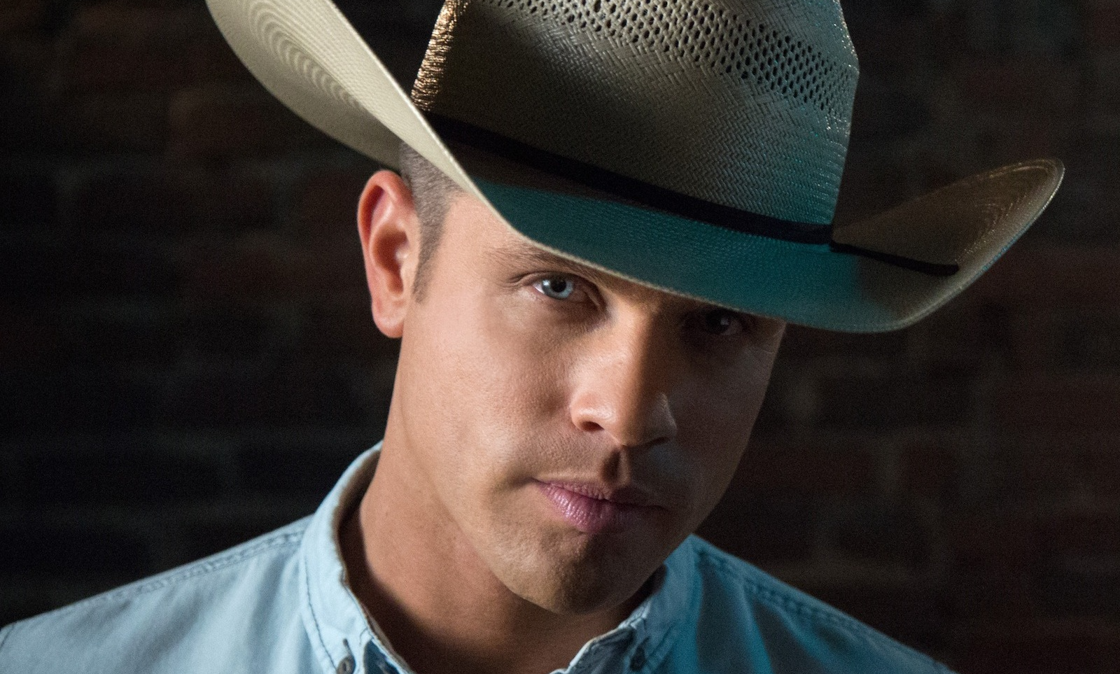 Dustin_Lynch