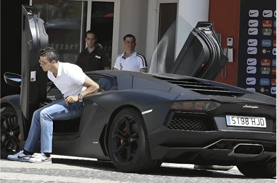 Lamborghini_Aventador_LP_700-4_-_318000