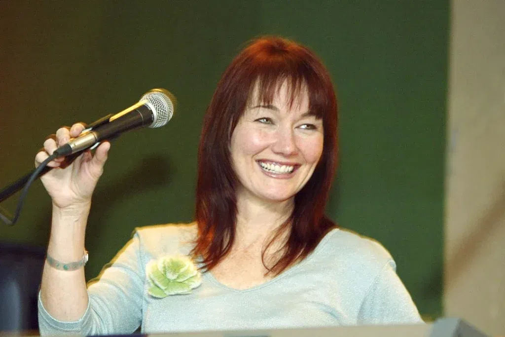 Lari White