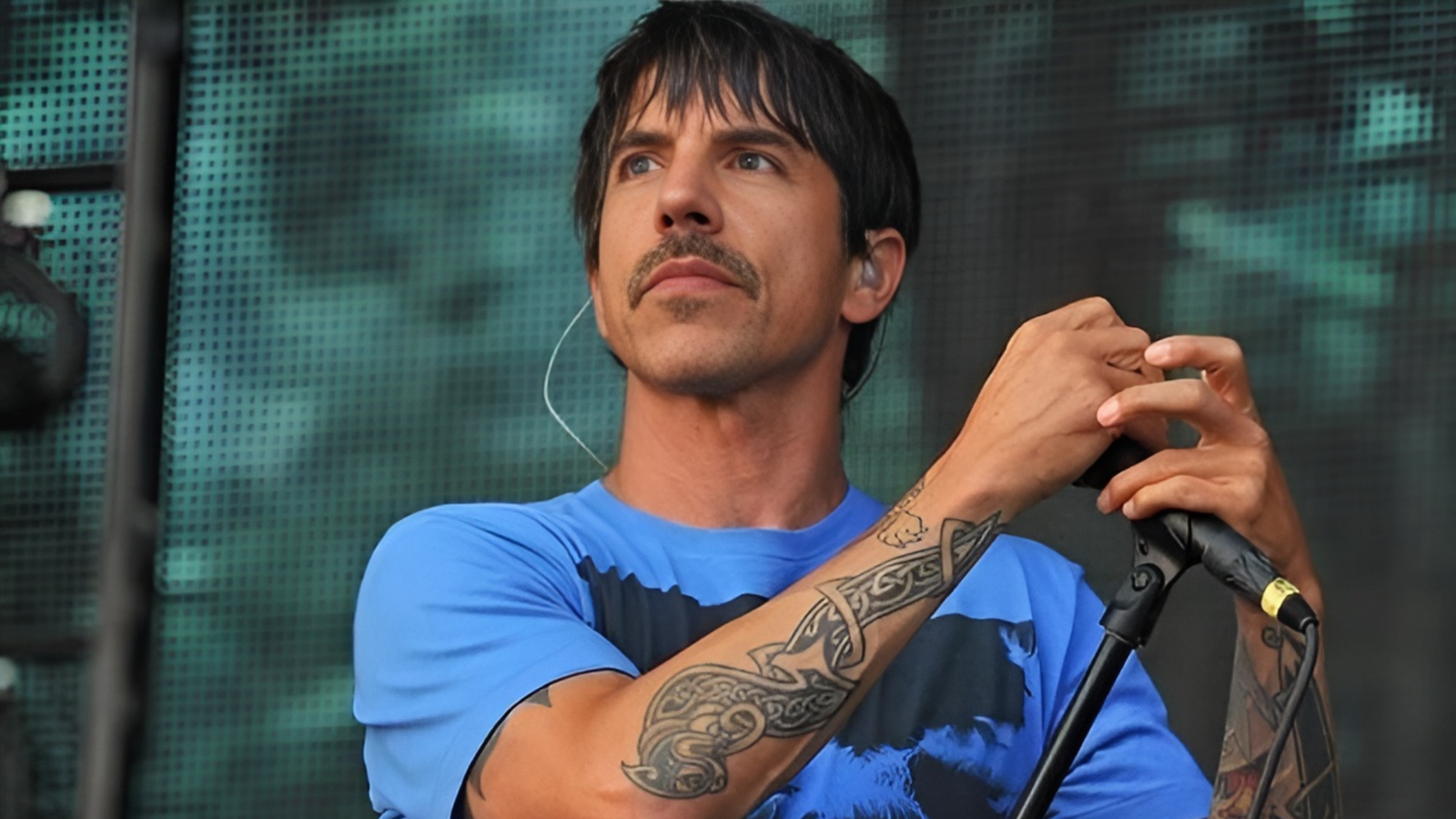 Kiedis_Role_as_The_Central_Figure_in_Defining_the_Band