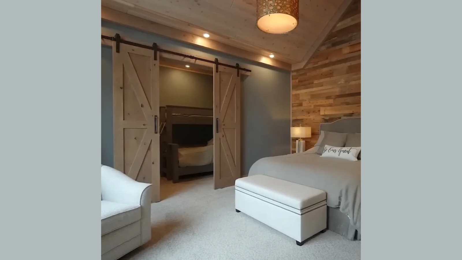 Interior_of_Dave_Chappelle_House
