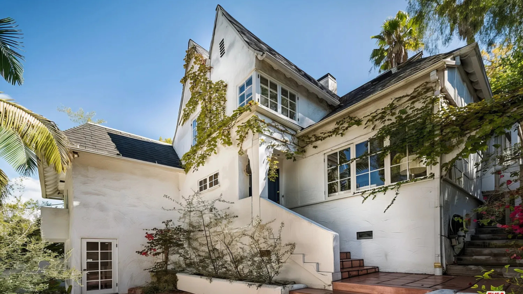 Jeremy Allen White's House in Studio City California