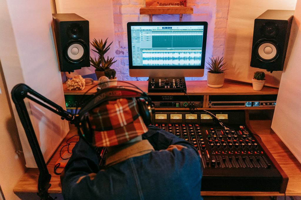Why Creative Professionals Are Choosing Progressive Desk for Their Studio Setups