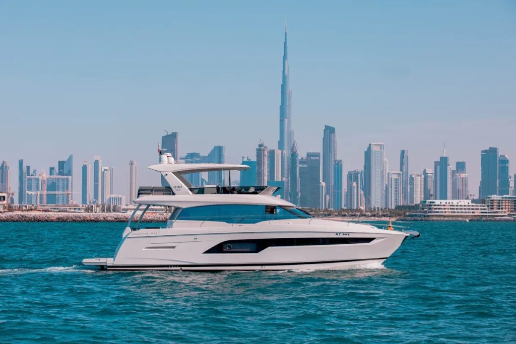 5 Must-Do Things While You're on a Yacht Rental in Dubai