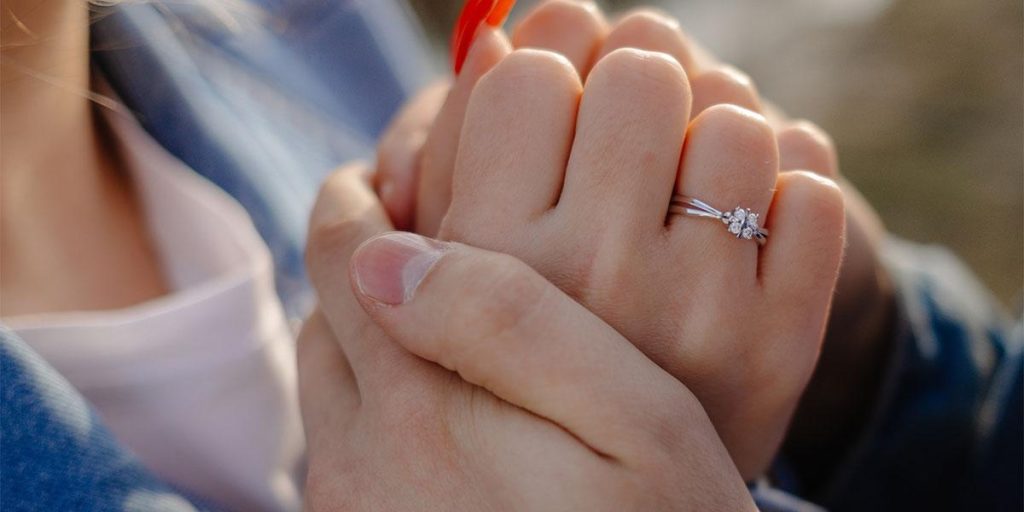 Symbolic Sparkle: Choosing the Perfect Moissanite Promise Ring