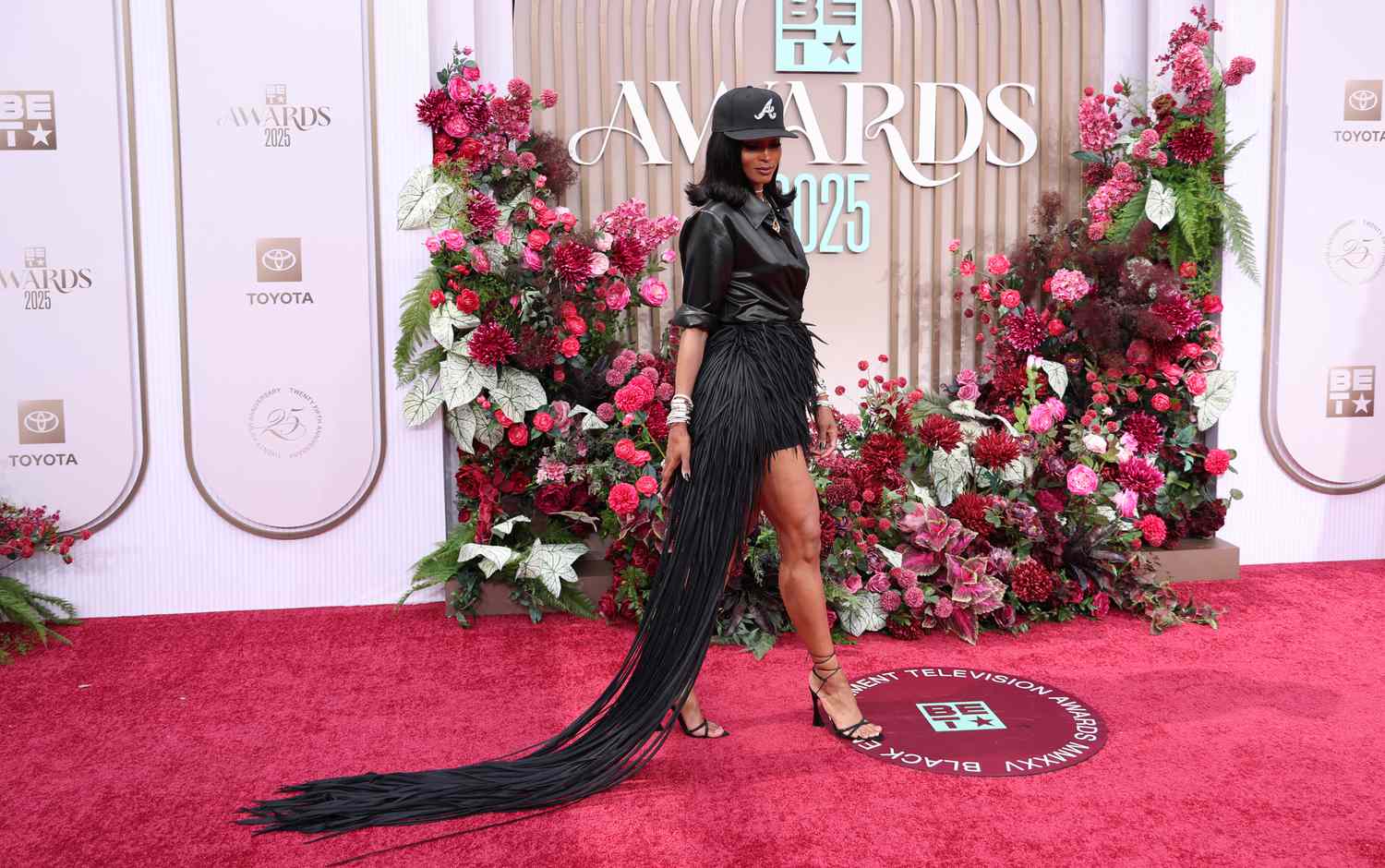 A person in a black dress

AI-generated content may be incorrect.