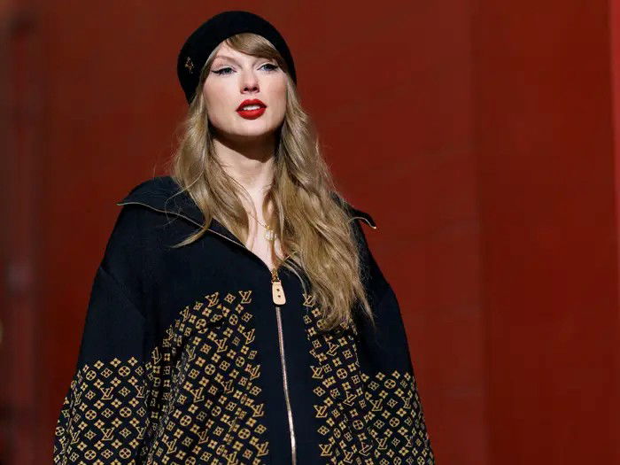 A person in a black hat and black jacket

AI-generated content may be incorrect.