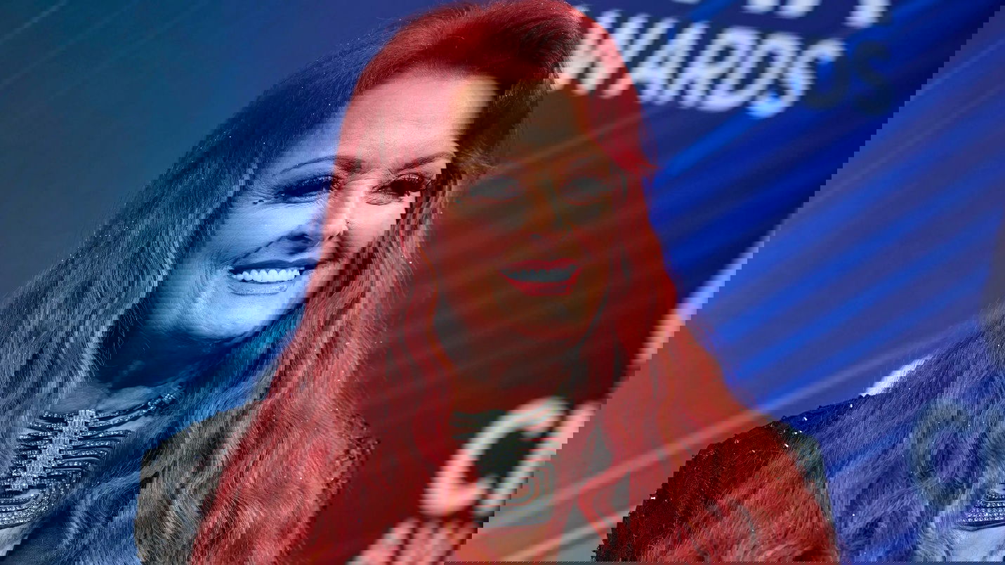 A person with long red hair

AI-generated content may be incorrect.